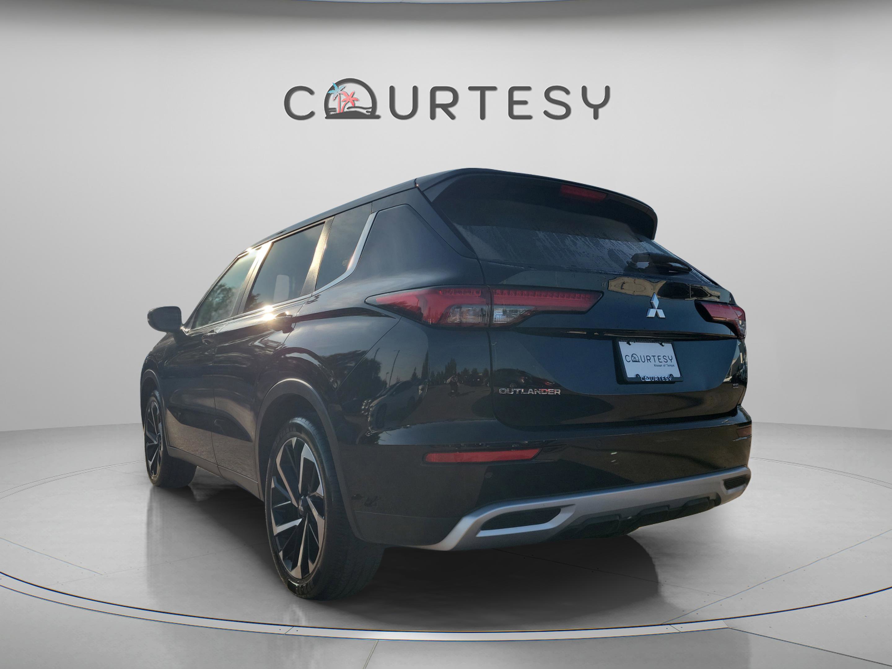 Used 2024 Mitsubishi Outlander SE video 2