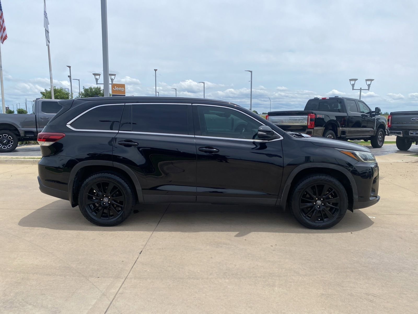 Used 2019 Toyota Highlander SE FWD image 7