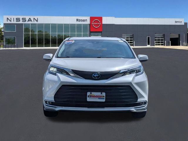 Used 2023 Toyota Sienna XLE FWD image 8