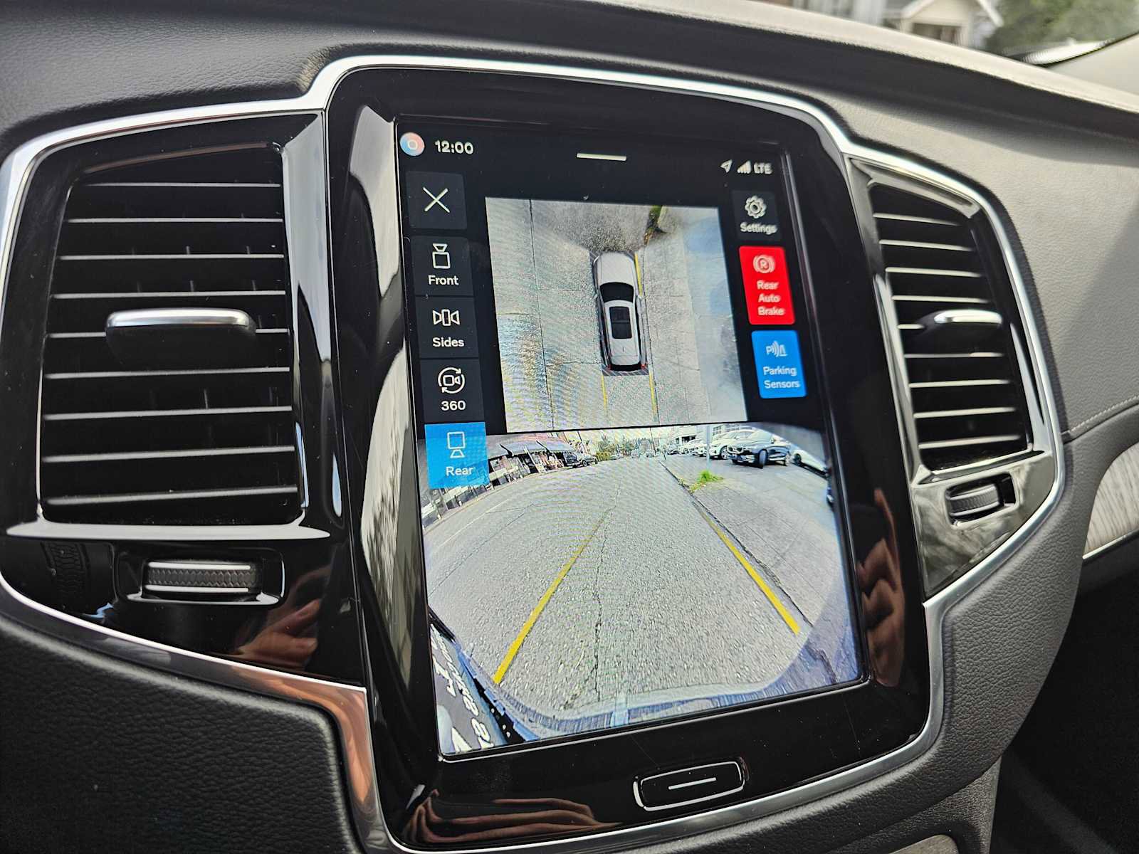 Certified 2024 Volvo XC90 B6 Ultimate w/ Protection Package Premier image 41