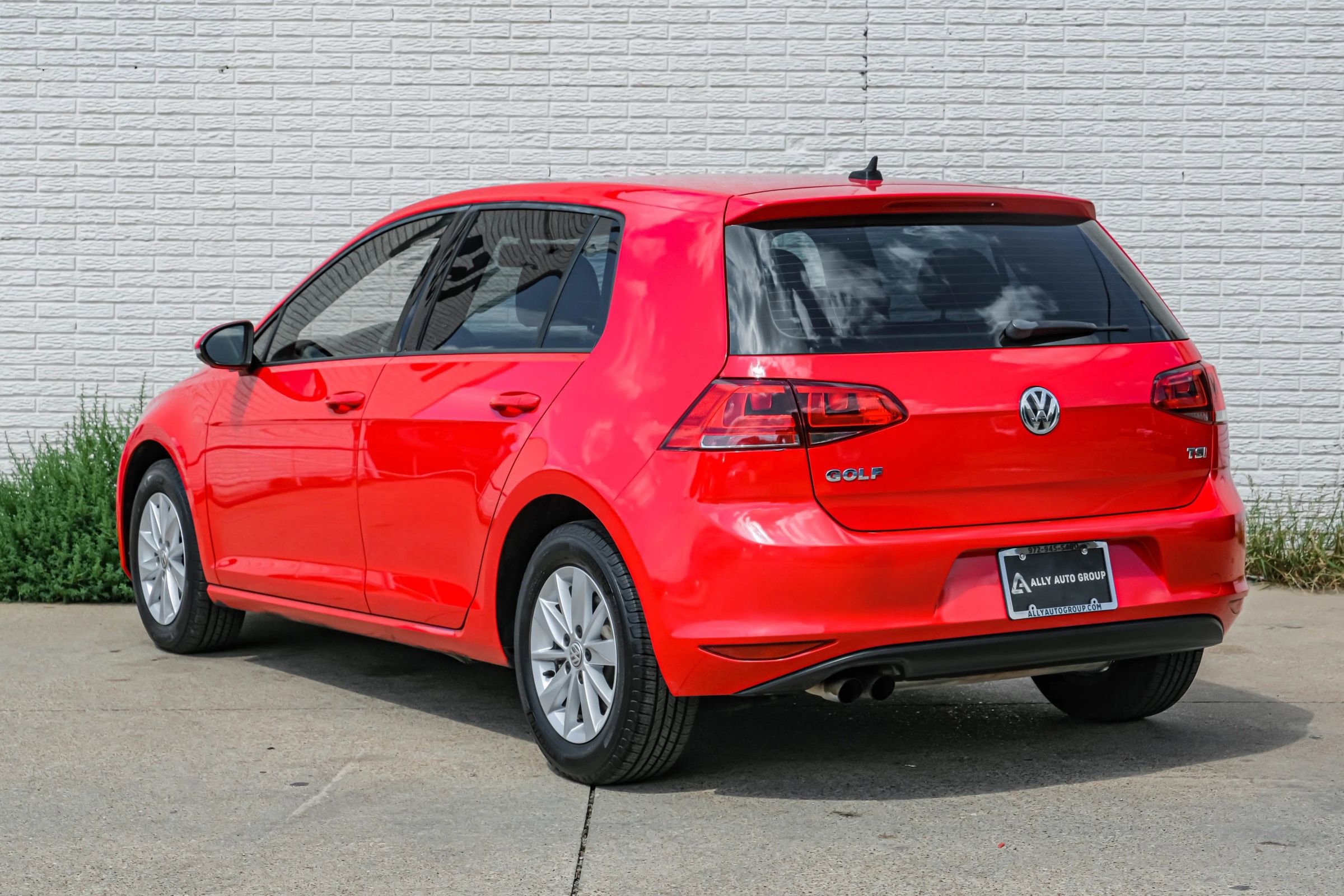 Used 2015 Volkswagen Golf SE image 9
