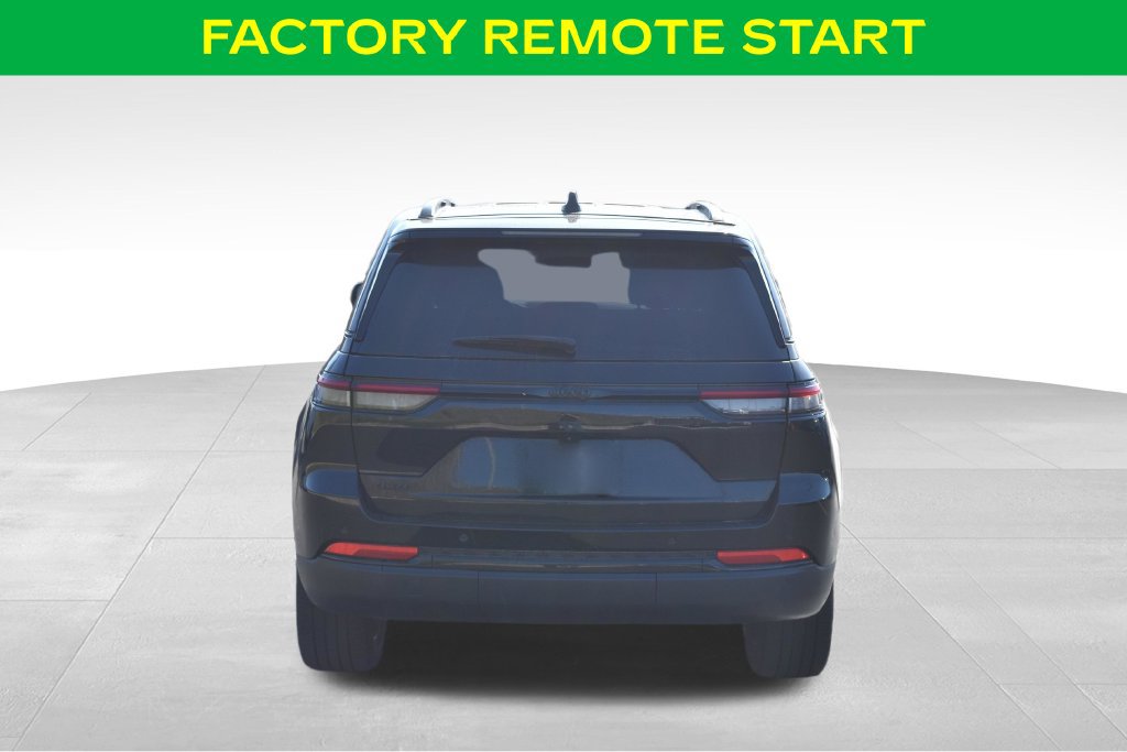 Used 2024 Jeep Grand Cherokee Altitude AWD/4WD image 10