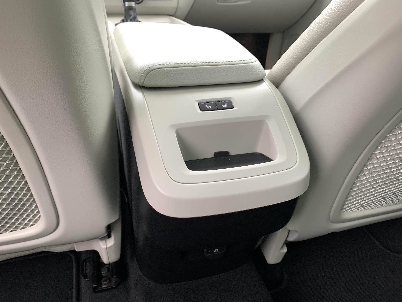 Used 2021 Volvo XC60 T6 Momentum w/ Premium Package image 39