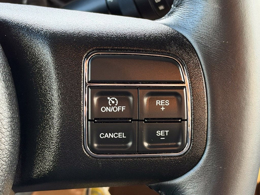 Used 2015 Jeep Wrangler Unlimited Rubicon w/ Connectivity Group AWD/4WD image 22