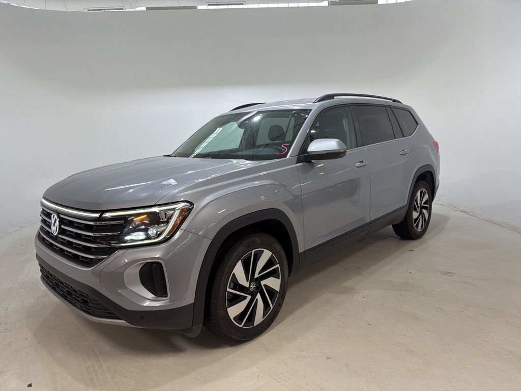 Used 2024 Volkswagen Atlas SE image 3