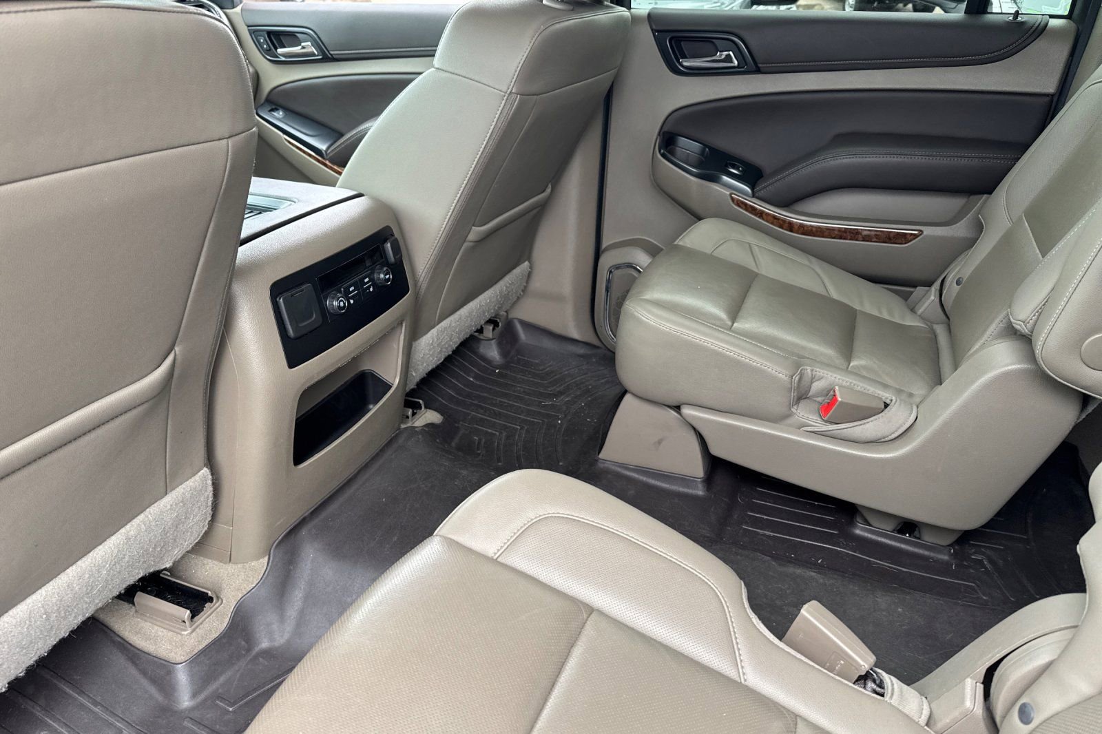 Used 2020 Chevrolet Suburban Premier w/ Max Trailering Package image 15