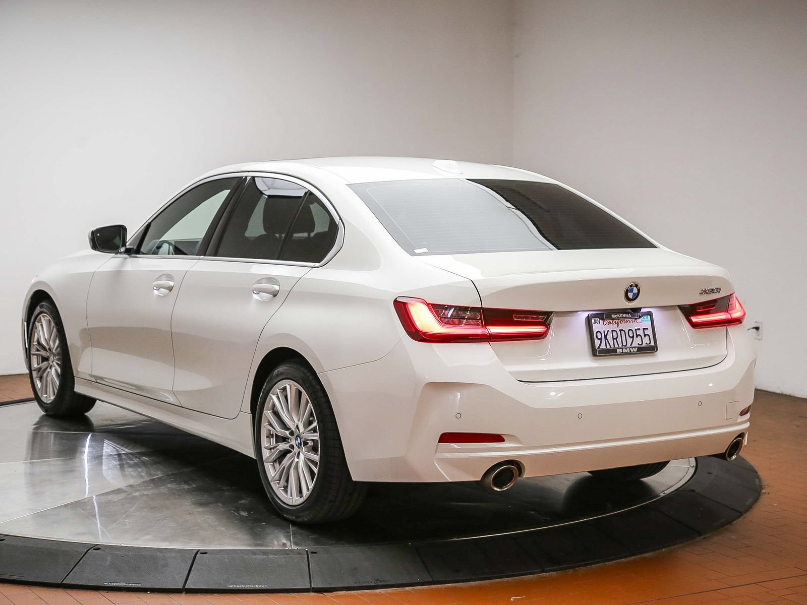 Used 2024 BMW 330i Sedan w/ Convenience Package RWD image 5