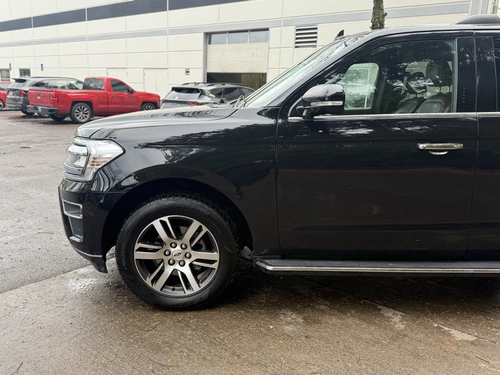 Used 2023 Ford Expedition Limited image 9