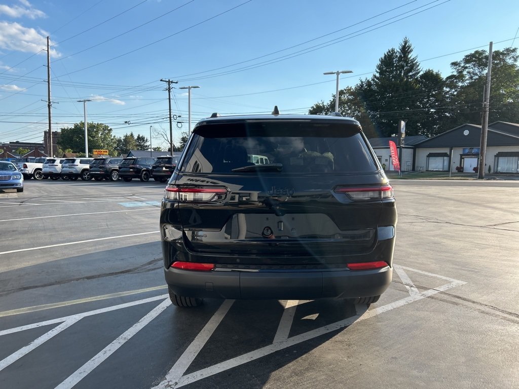 New 2025 Jeep Grand Cherokee L Altitude AWD/4WD image 4