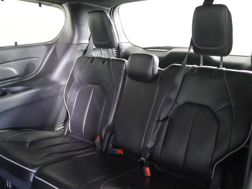 Used 2025 Chrysler Pacifica Limited FWD image 32