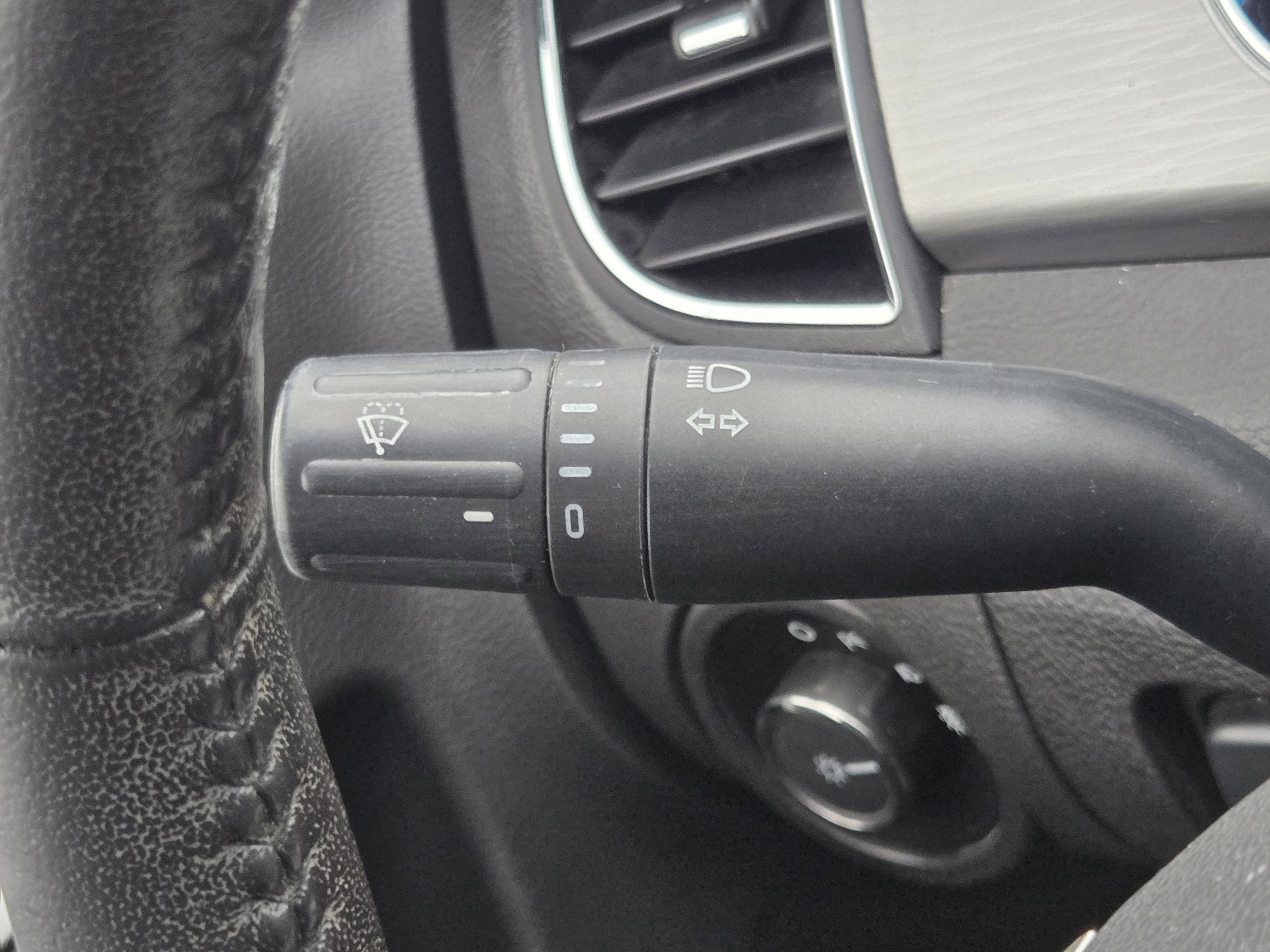 Used 2014 Ford Taurus SEL w/ Equipment Group 201A FWD image 17