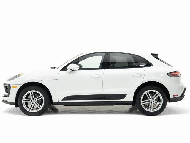 Certified 2025 Porsche Macan image 2
