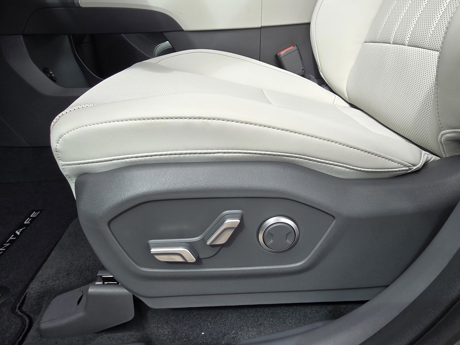 New 2026 Hyundai Santa Fe SE image 15