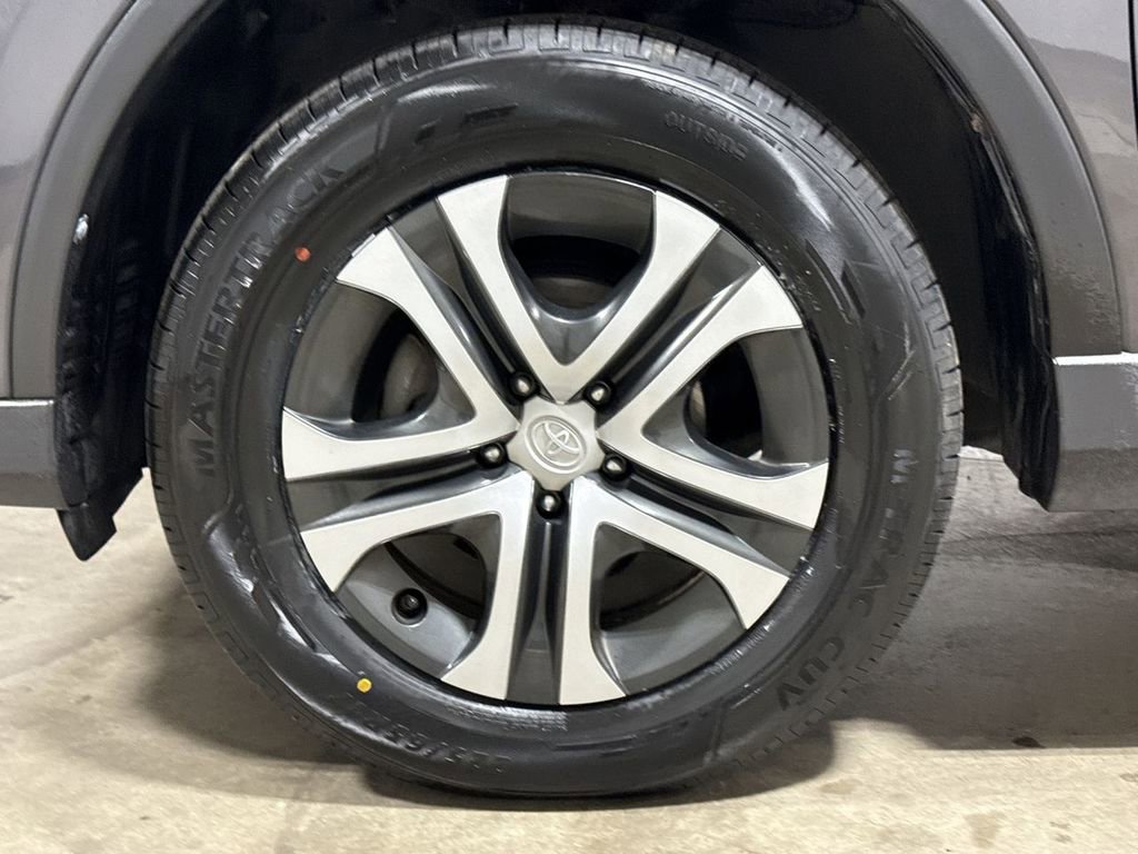 Used 2018 Toyota RAV4 LE w/ All Weather Liner Package FWD image 26