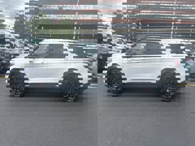Used 2025 Ford Explorer ST image 8