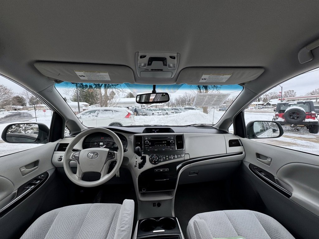 Used 2014 Toyota Sienna LE image 16
