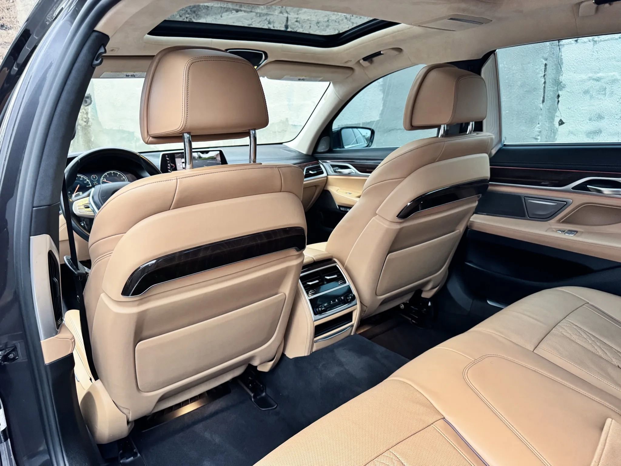 Used 2016 BMW 750i xDrive image 25