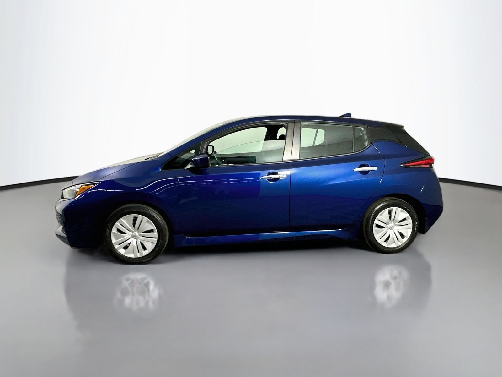 Used 2023 Nissan Leaf S FWD image 4