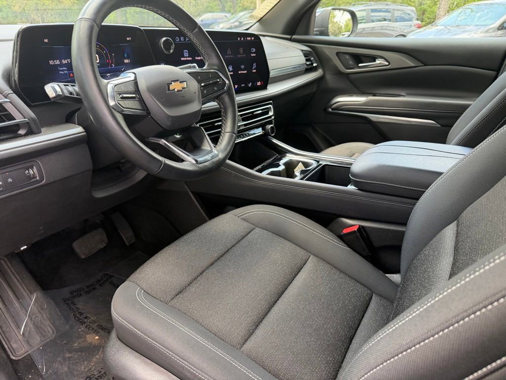 Used 2025 Chevrolet Traverse LT FWD image 21
