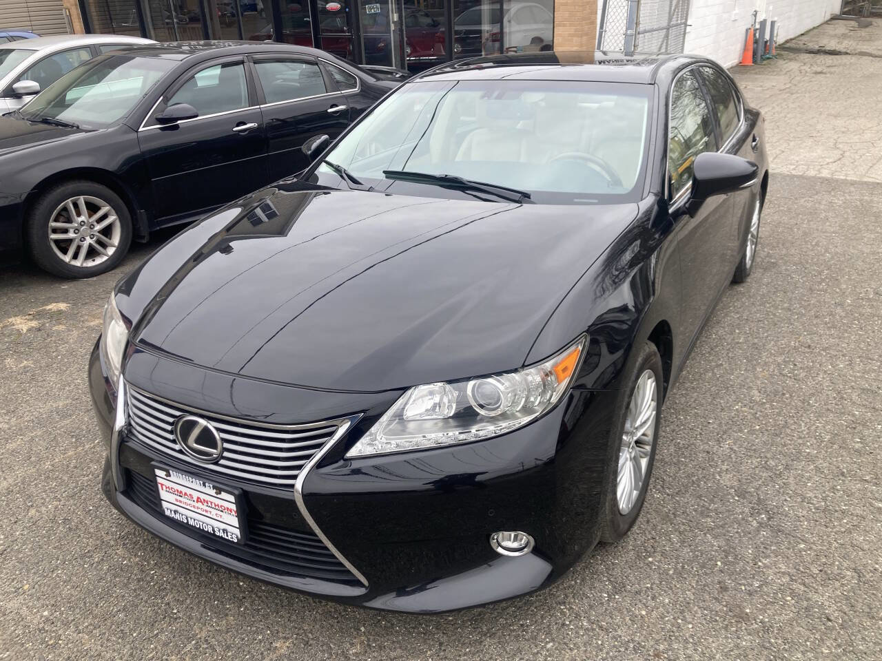 Used 2014 Lexus ES 350 Base 4dr Sedan w/ Luxury Package FWD image 2