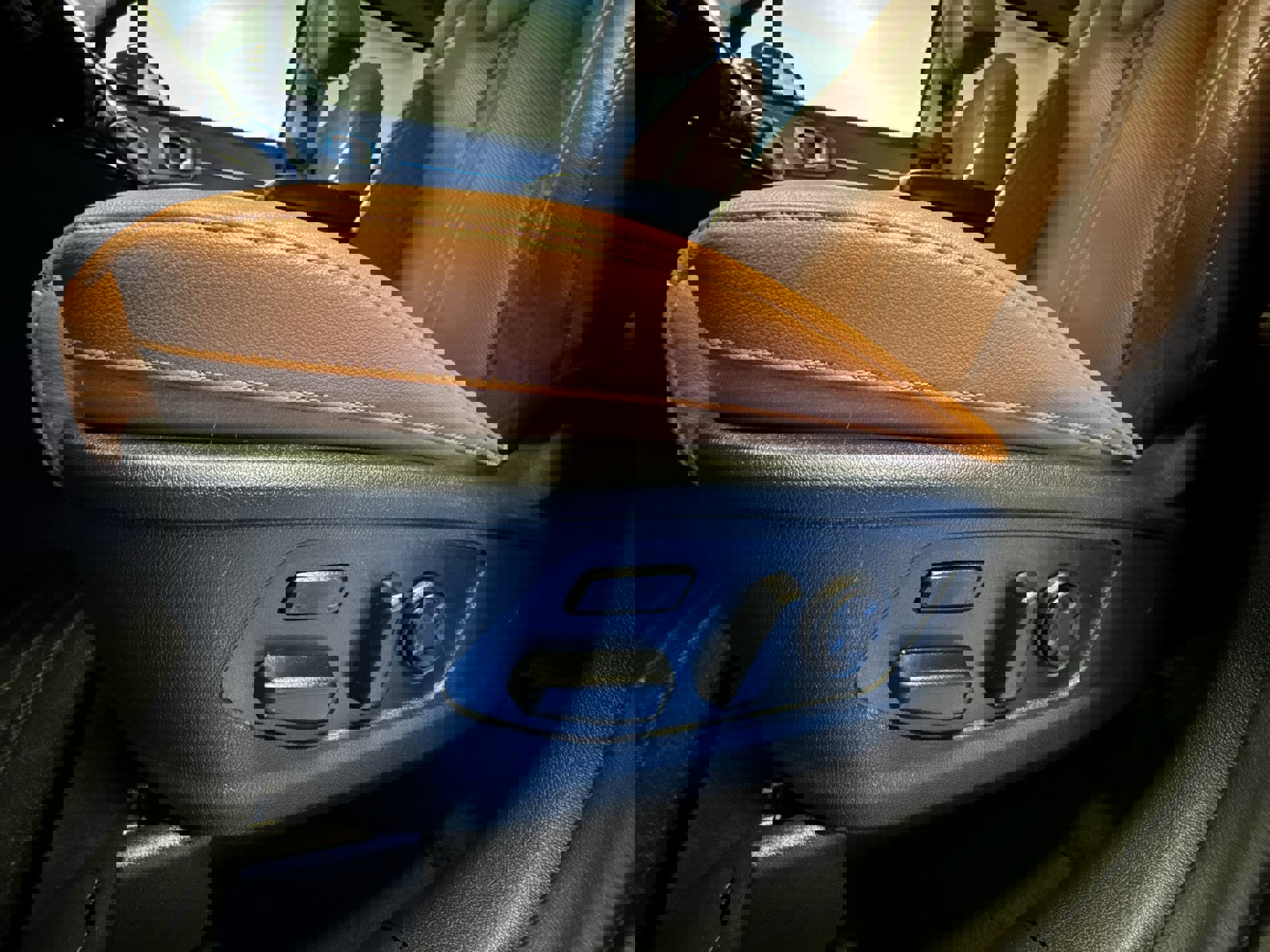 Used 2022 Kia Sorento SX Prestige w/ Rust Color Package image 12