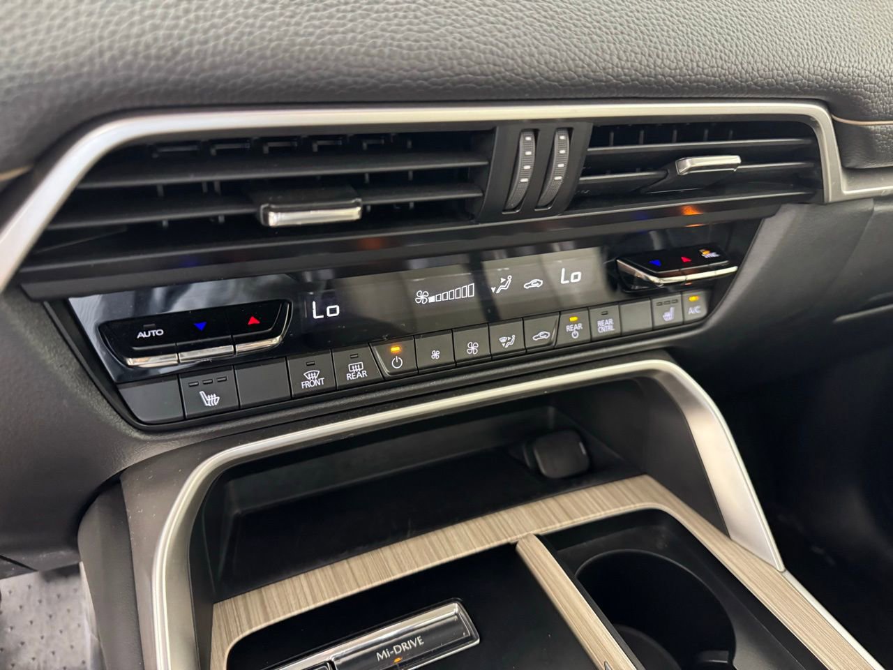 Used 2024 MAZDA CX-90 Plug-In Hybrid w/ Preferred image 16