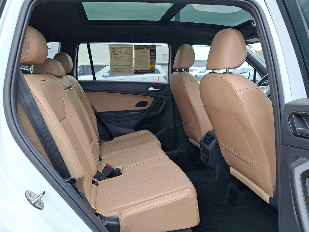 Used 2022 Volkswagen Tiguan SE w/ Panoramic Sunroof Package image 14
