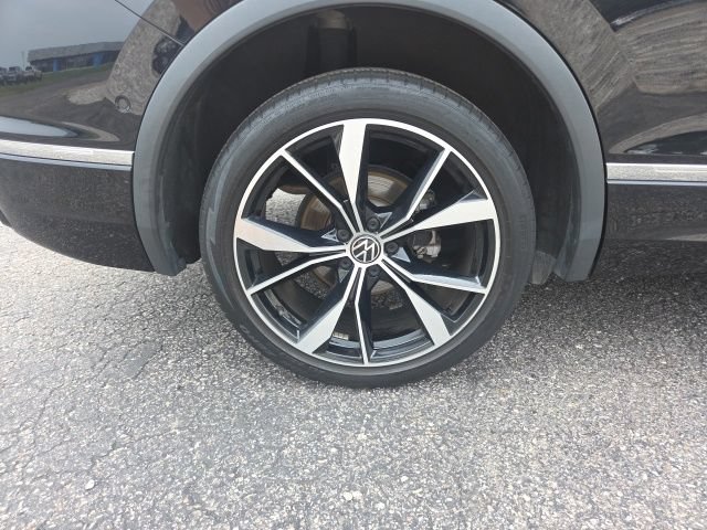 Used 2022 Volkswagen Tiguan SEL R-Line AWD/4WD image 12