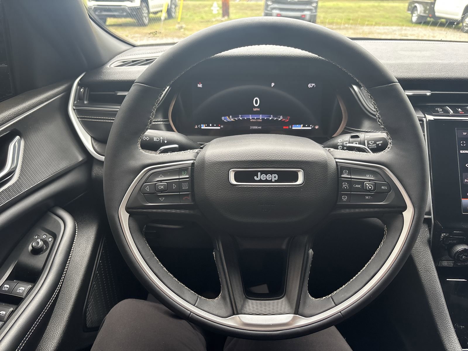 Used 2024 Jeep Grand Cherokee Altitude image 17
