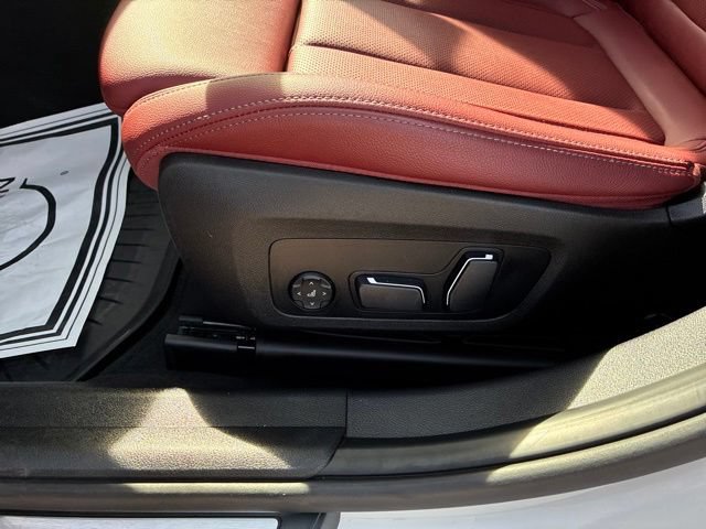 Used 2025 BMW 330i xDrive Sedan w/ M Sport Package AWD/4WD image 18