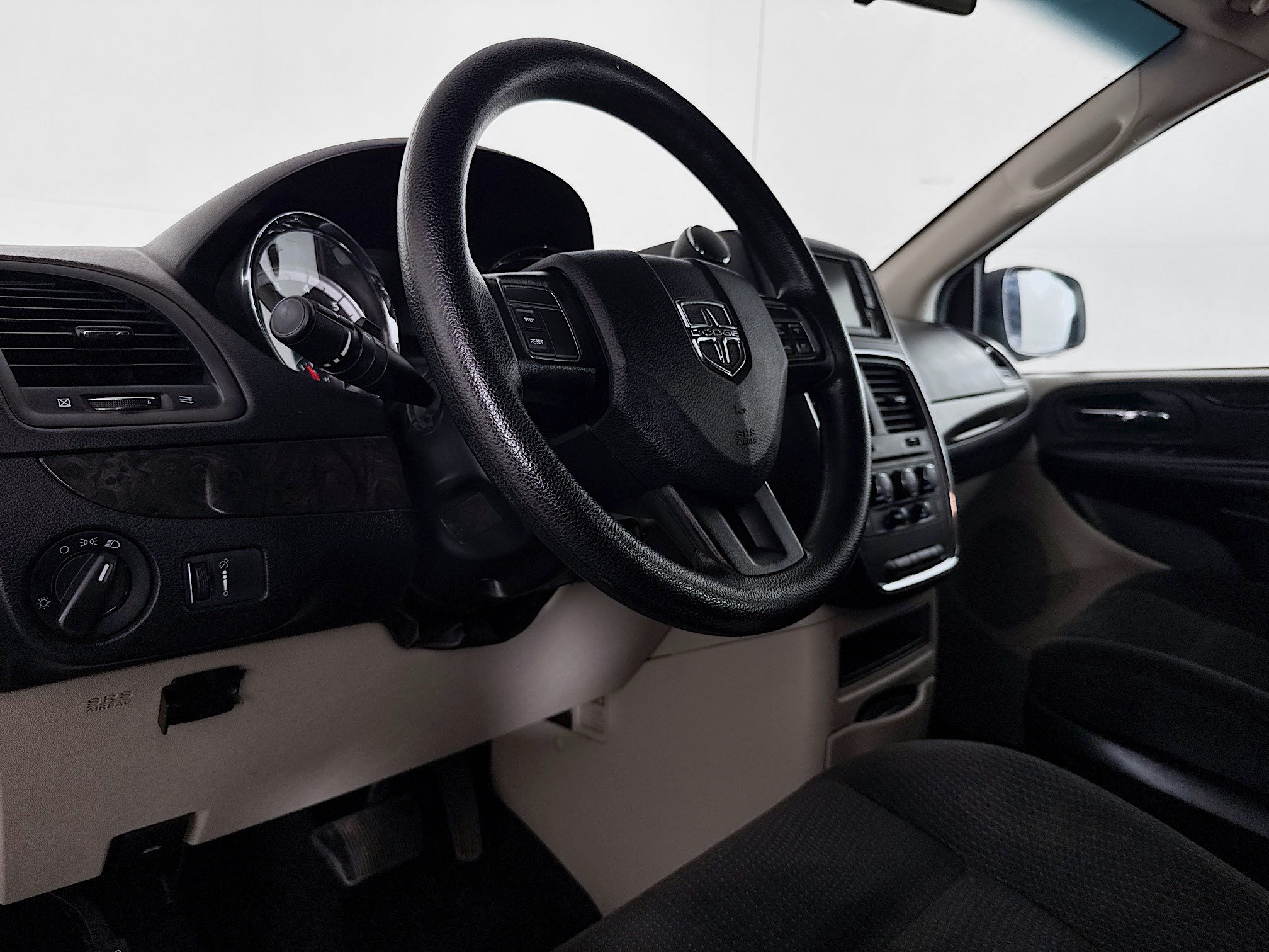 Used 2017 Dodge Grand Caravan SE w/ Power Window Group FWD image 20