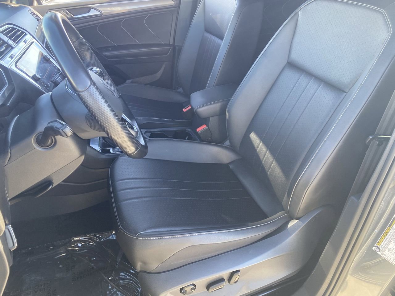 Used 2023 Volkswagen Tiguan SE R-Line image 21