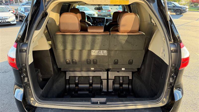 Used 2017 Toyota Sienna Limited Premium FWD image 47