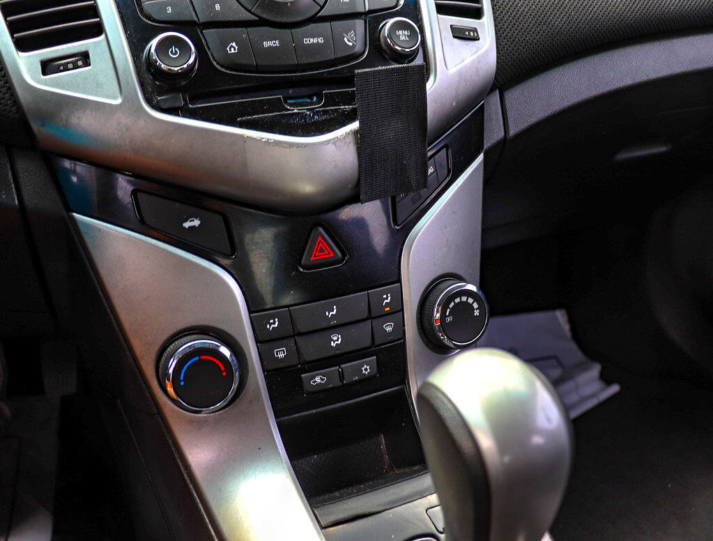 Used 2015 Chevrolet Cruze LT w/ Technology Package image 15