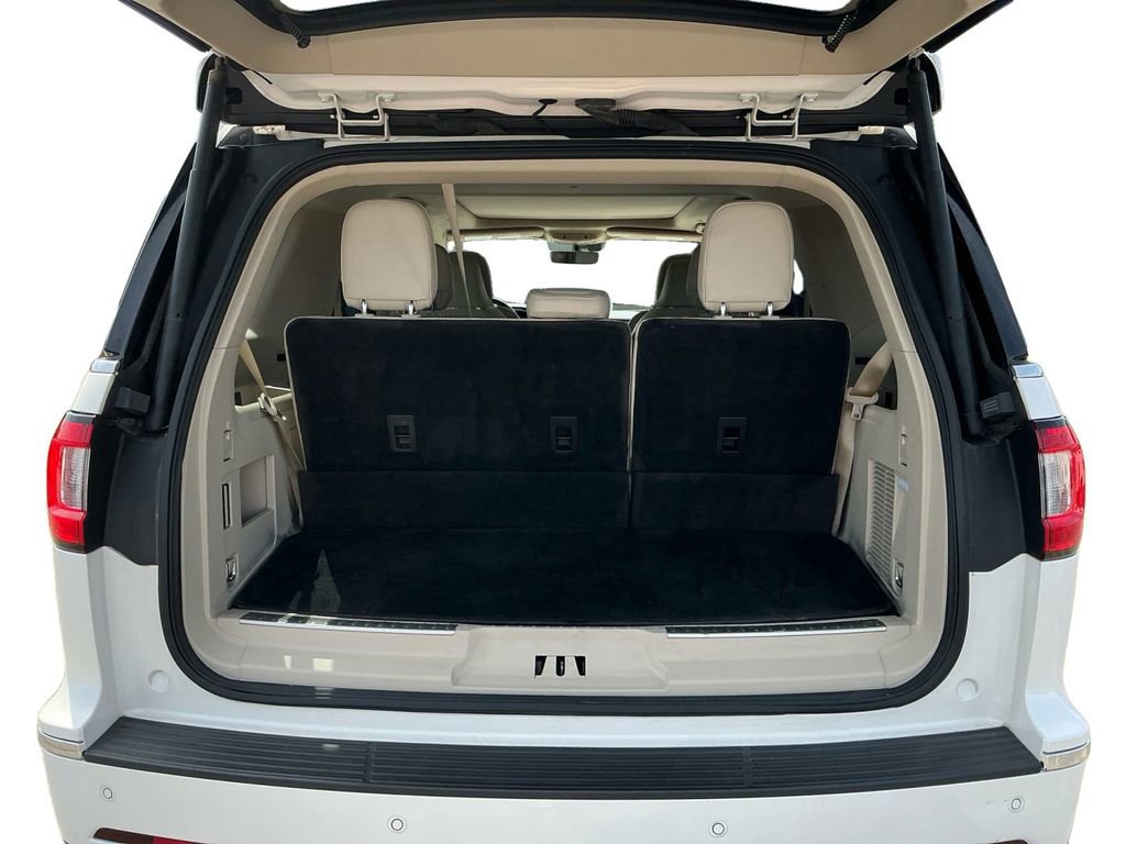 Used 2018 Lincoln Navigator Reserve image 24