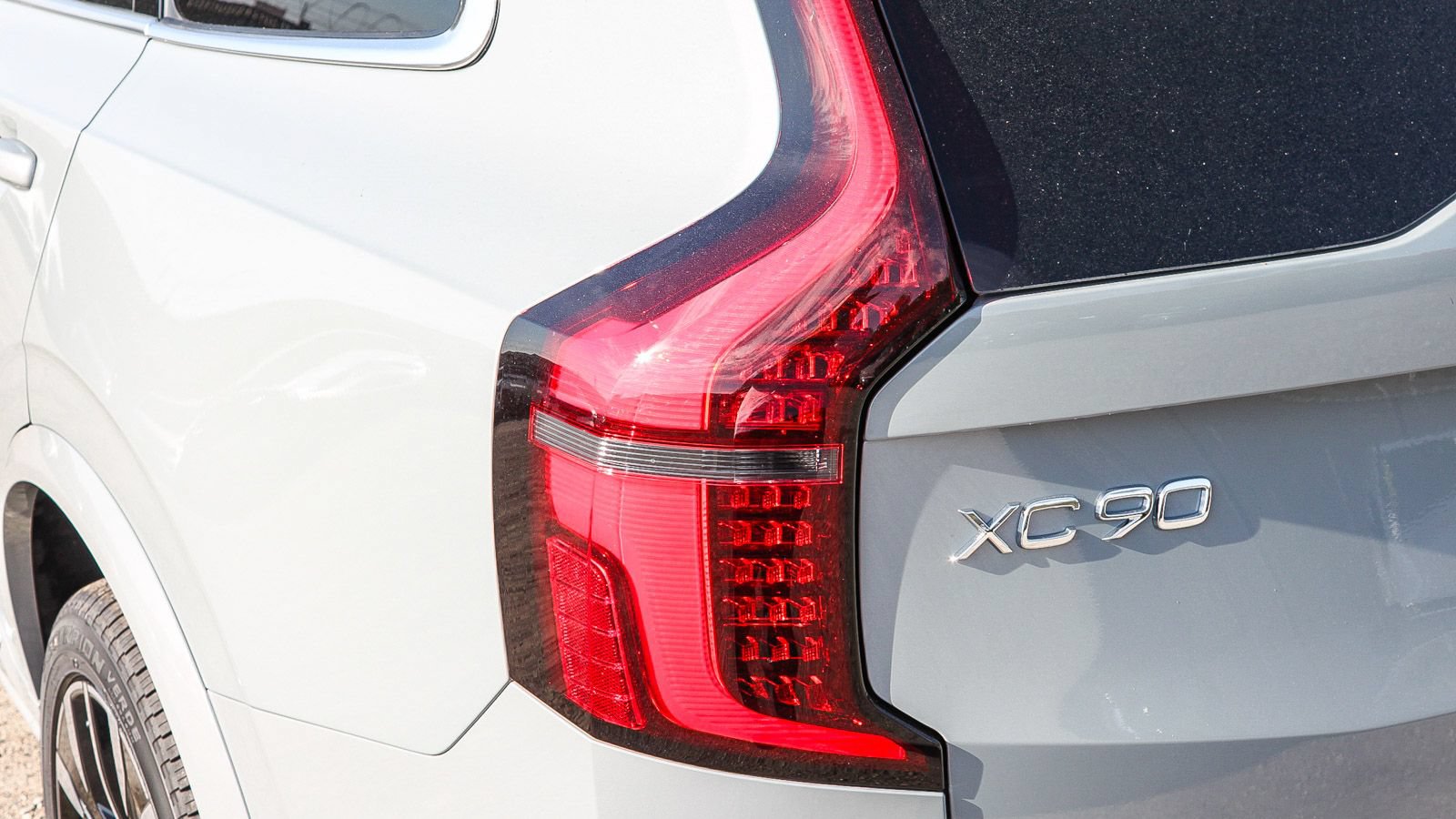 New 2026 Volvo XC90 T8 Plus w/ Protection Package Premier AWD/4WD image 9