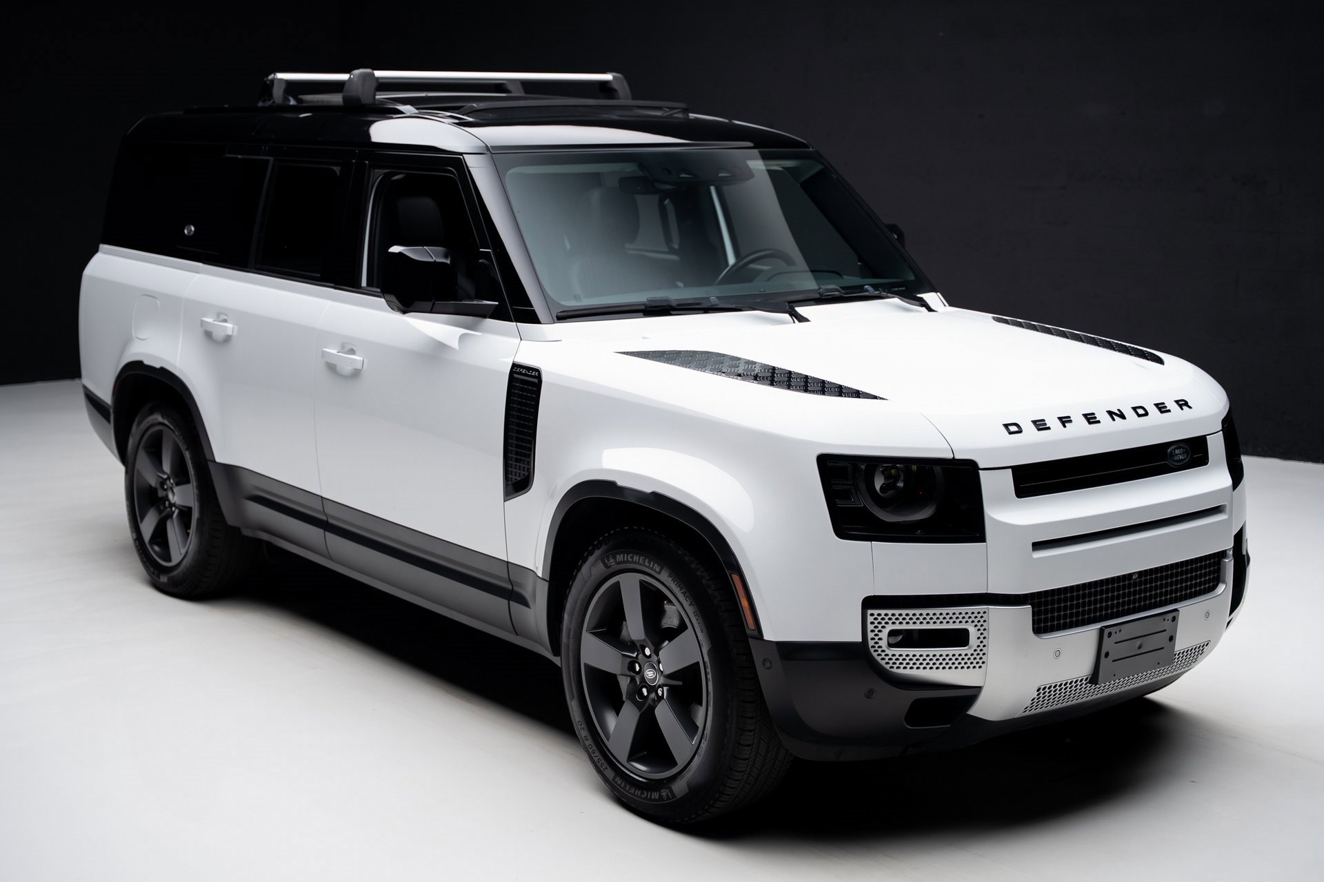 Used 2023 Land Rover Defender 130 SE image 42