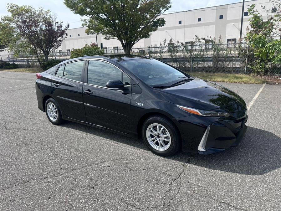 Used 2022 Toyota Prius Prime LE image 11