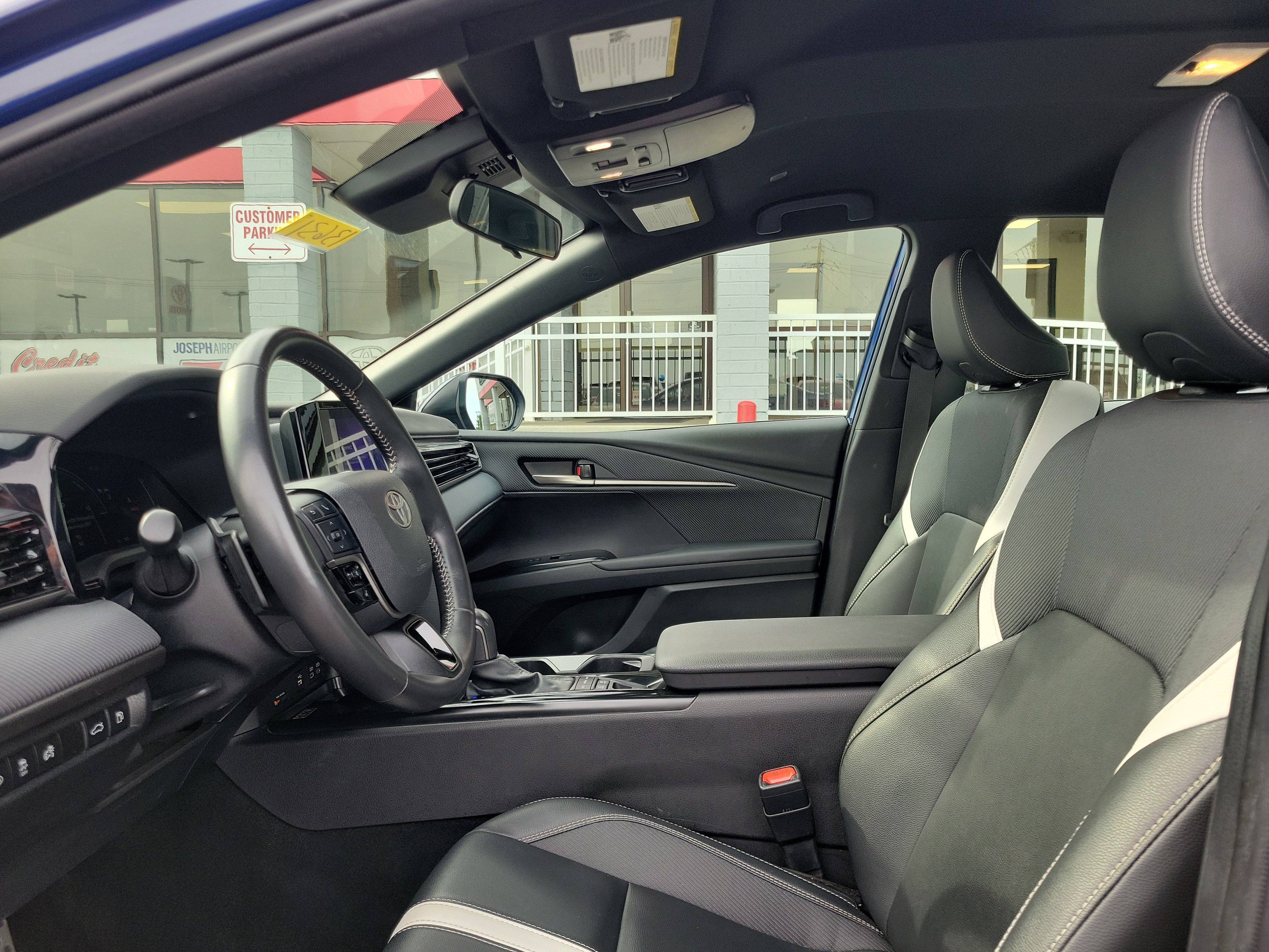Used 2025 Toyota Camry SE FWD image 15