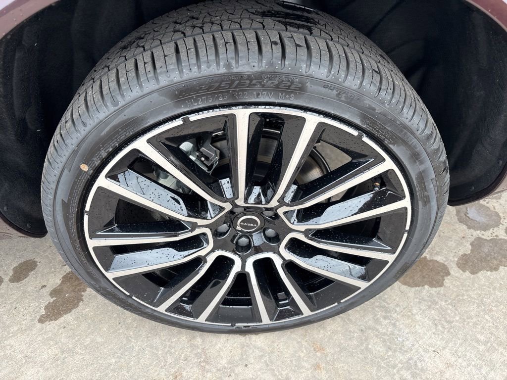 New 2026 Volvo XC90 B6 Plus w/ Protection Package Premier image 16