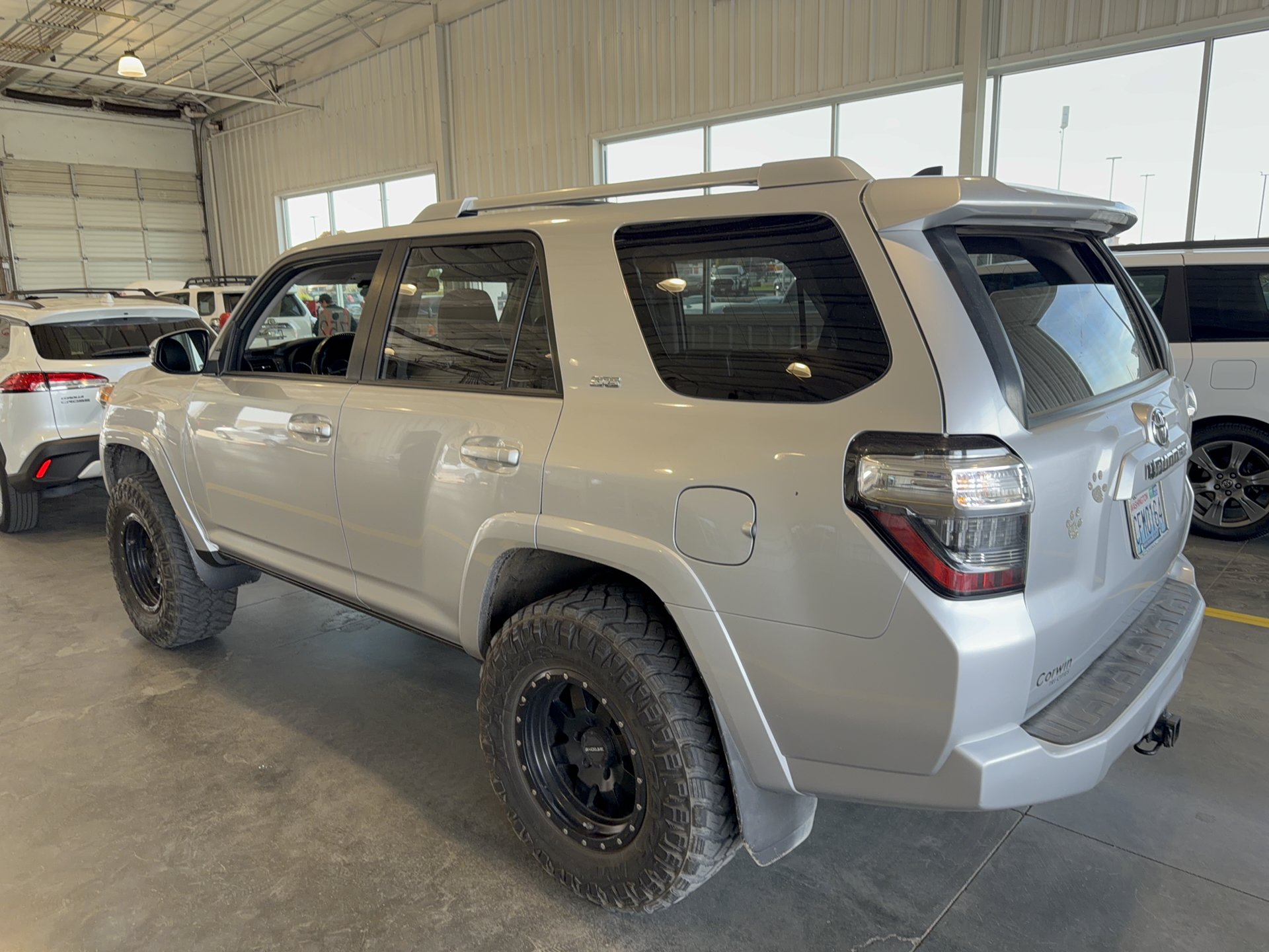 Used 2018 Toyota 4Runner SR5 Premium AWD/4WD image 45