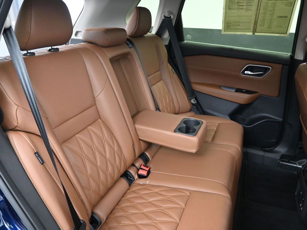 Used 2024 Nissan Rogue Platinum w/ Platinum Premium Package image 28