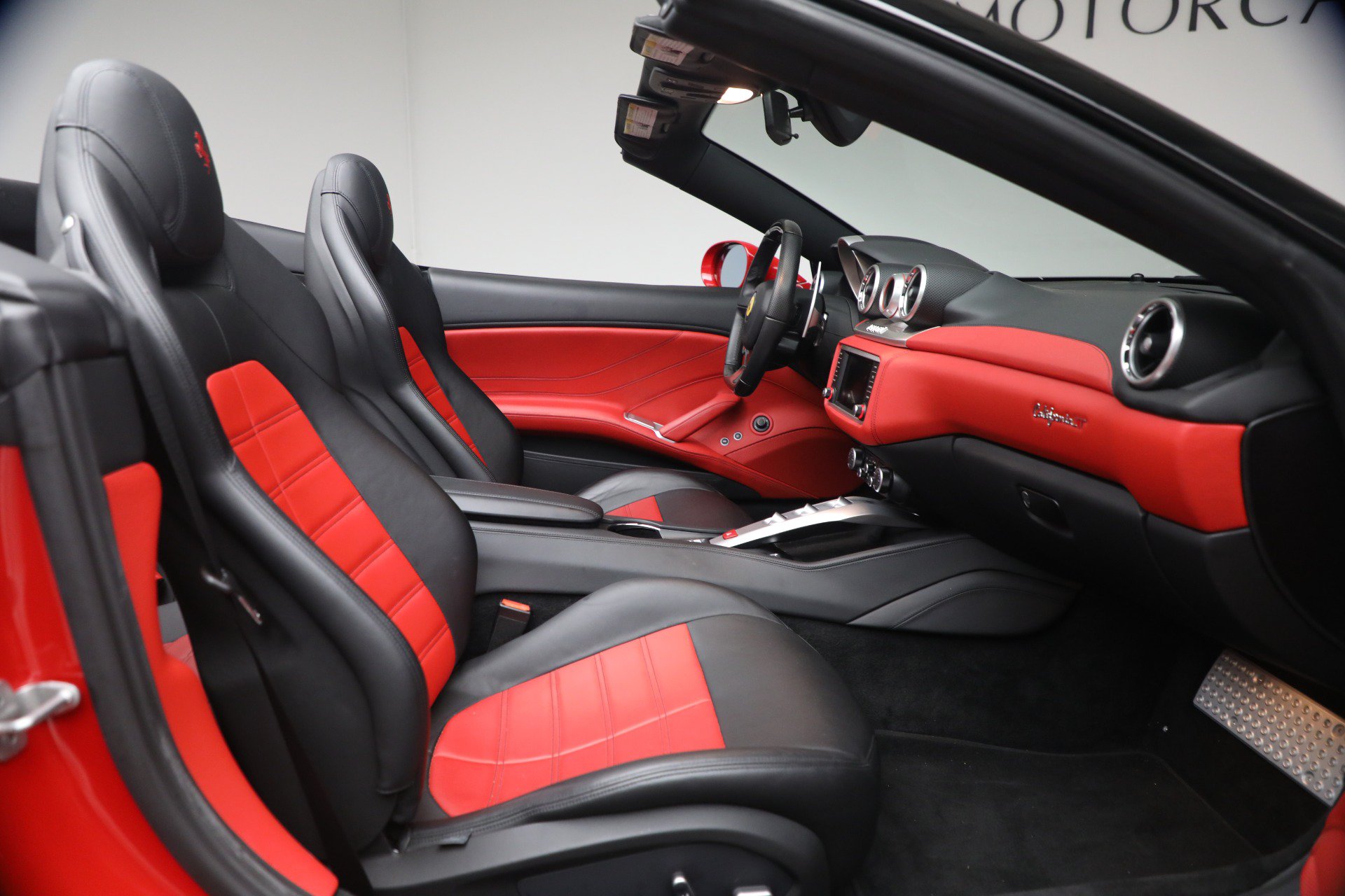 Certified 2017 Ferrari California T RWD image 18