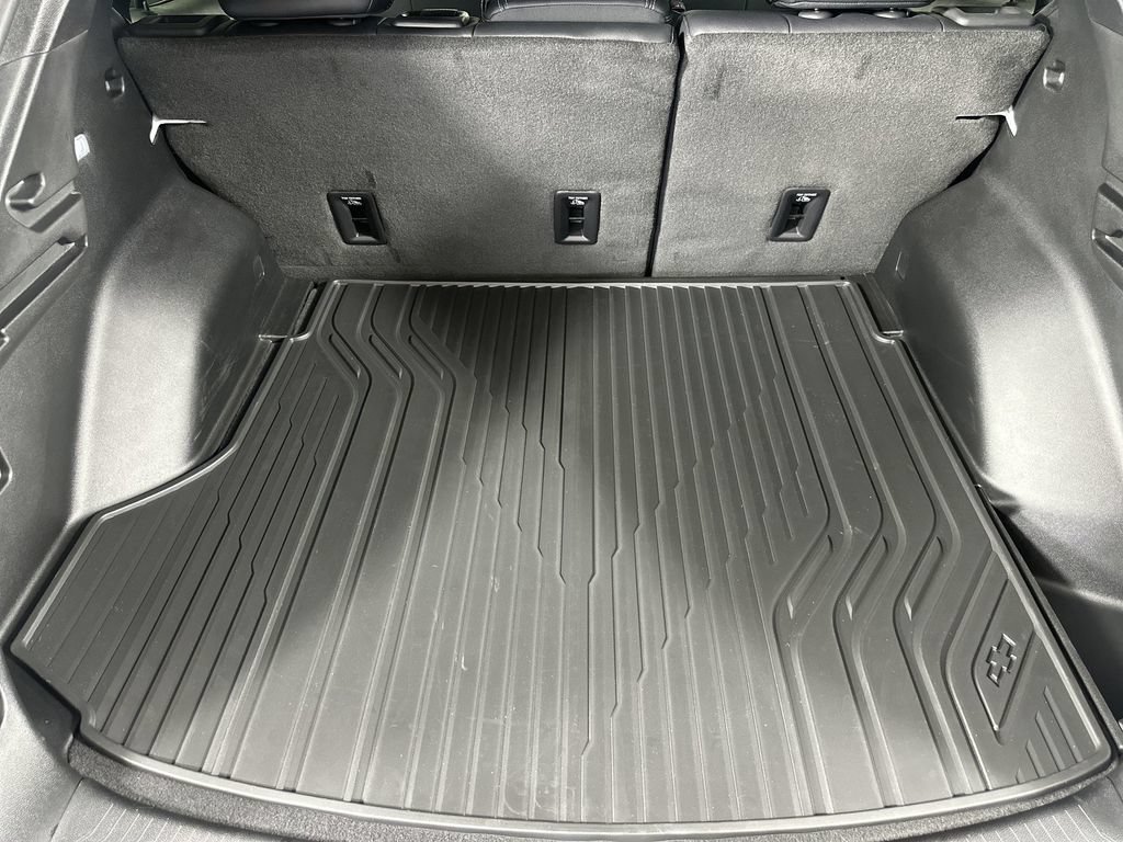Used 2026 Chevrolet Equinox EV LT w/ LPO, Blackout Package FWD image 28