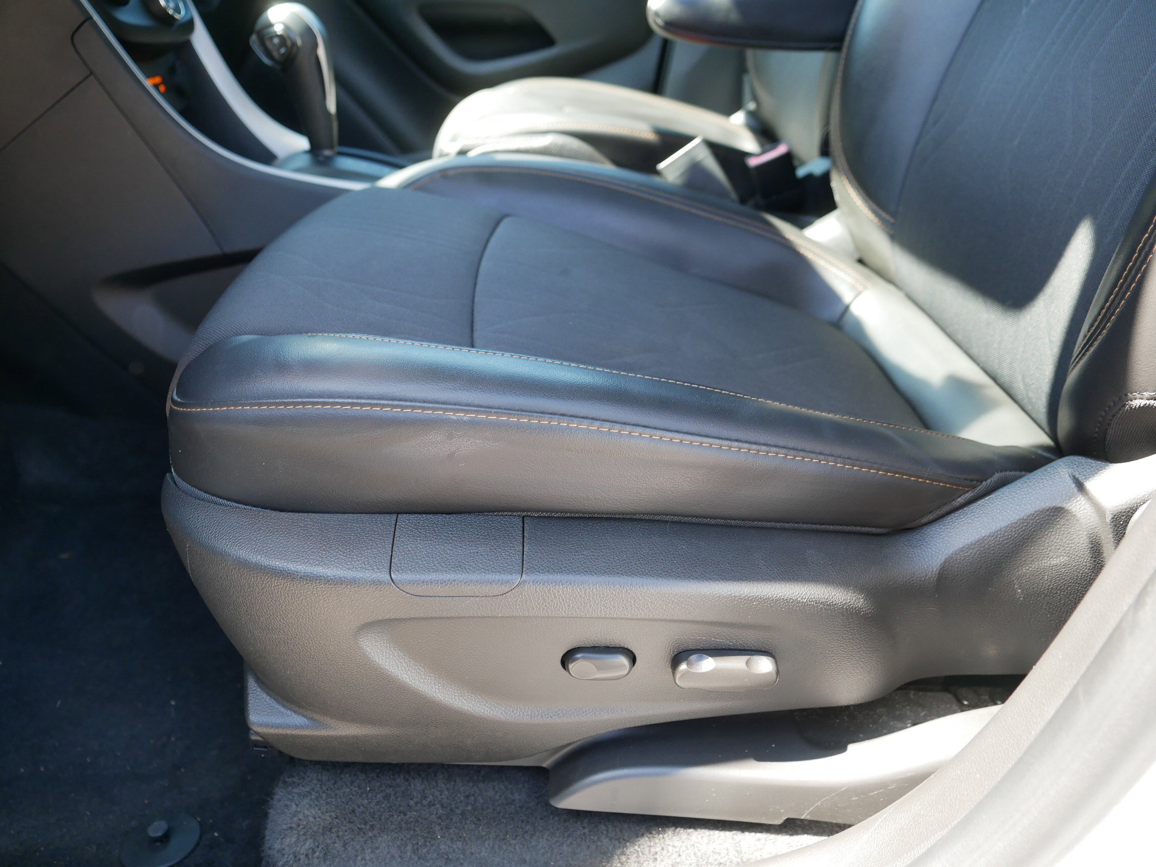 Used 2022 Chevrolet Trax LT w/ LT Convenience Package image 20