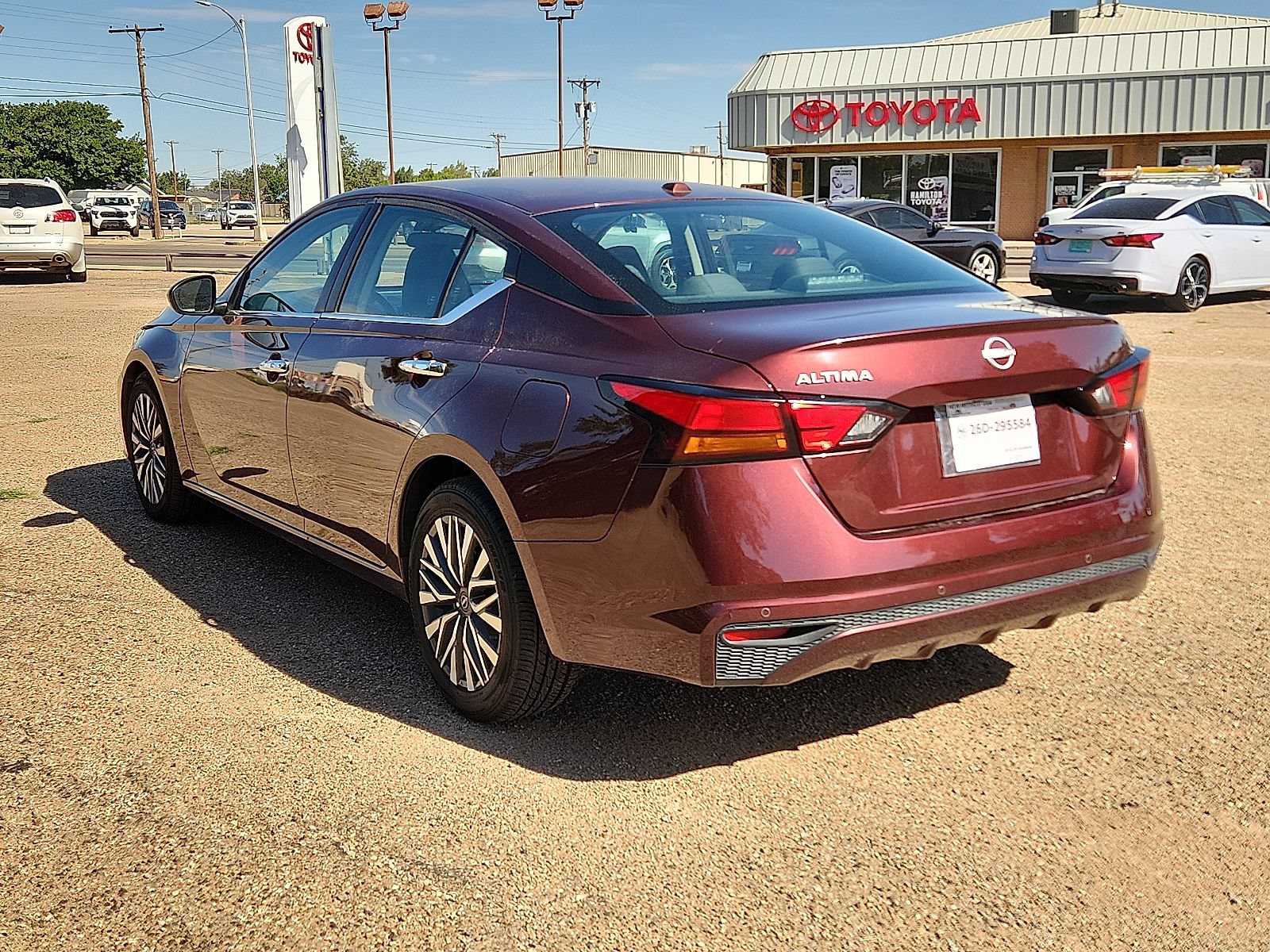 Used 2025 Nissan Altima 2.5 SV FWD image 3