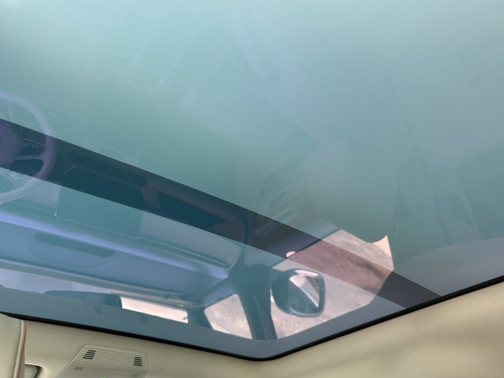 New 2025 Volkswagen ID. Buzz 1st Edition image 8