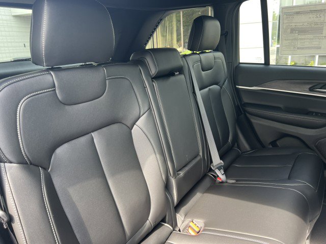 New 2025 Jeep Grand Cherokee Limited w/ Black Appearance Package image 14