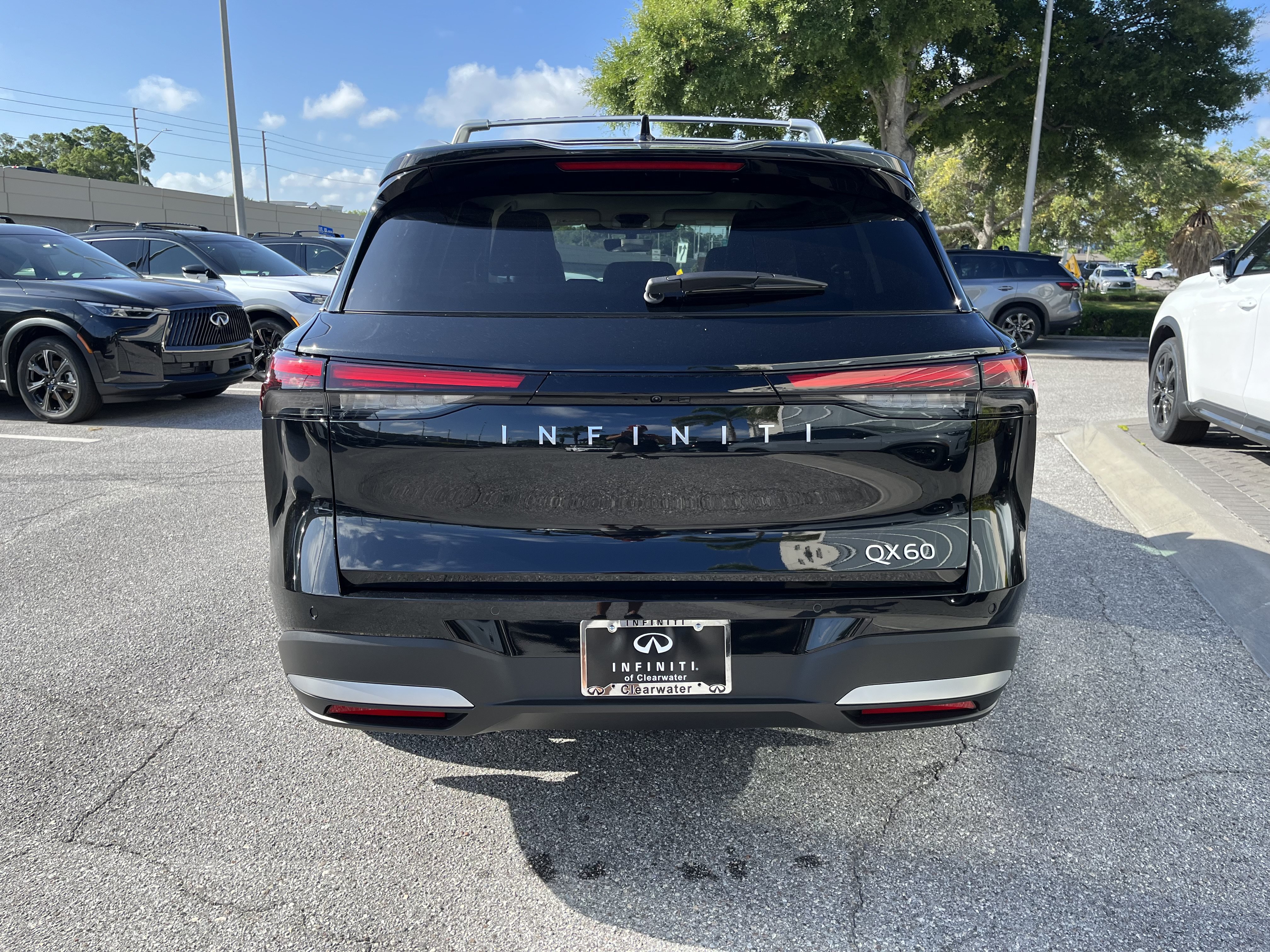 New 2027 INFINITI QX60 Luxe w/ Cargo Package FWD image 4