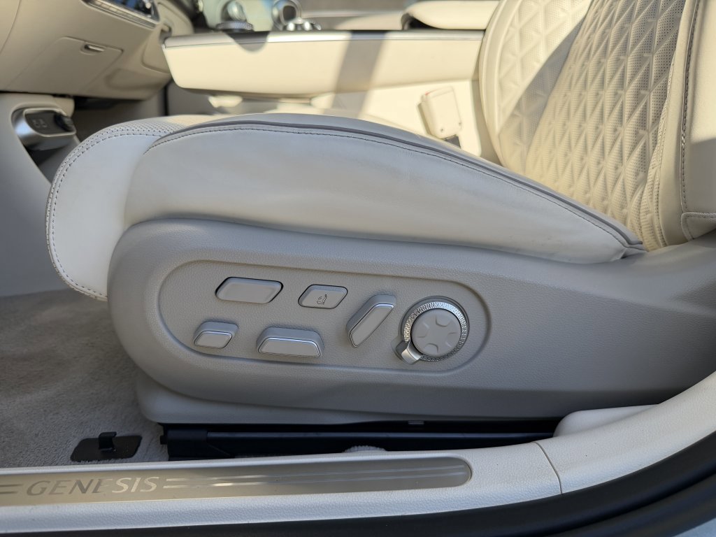 Used 2023 Genesis GV60 Performance image 31